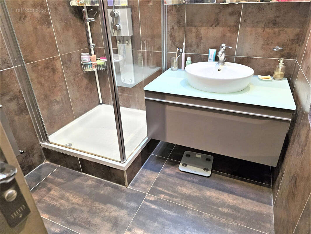 Appartement à COURBEVOIE