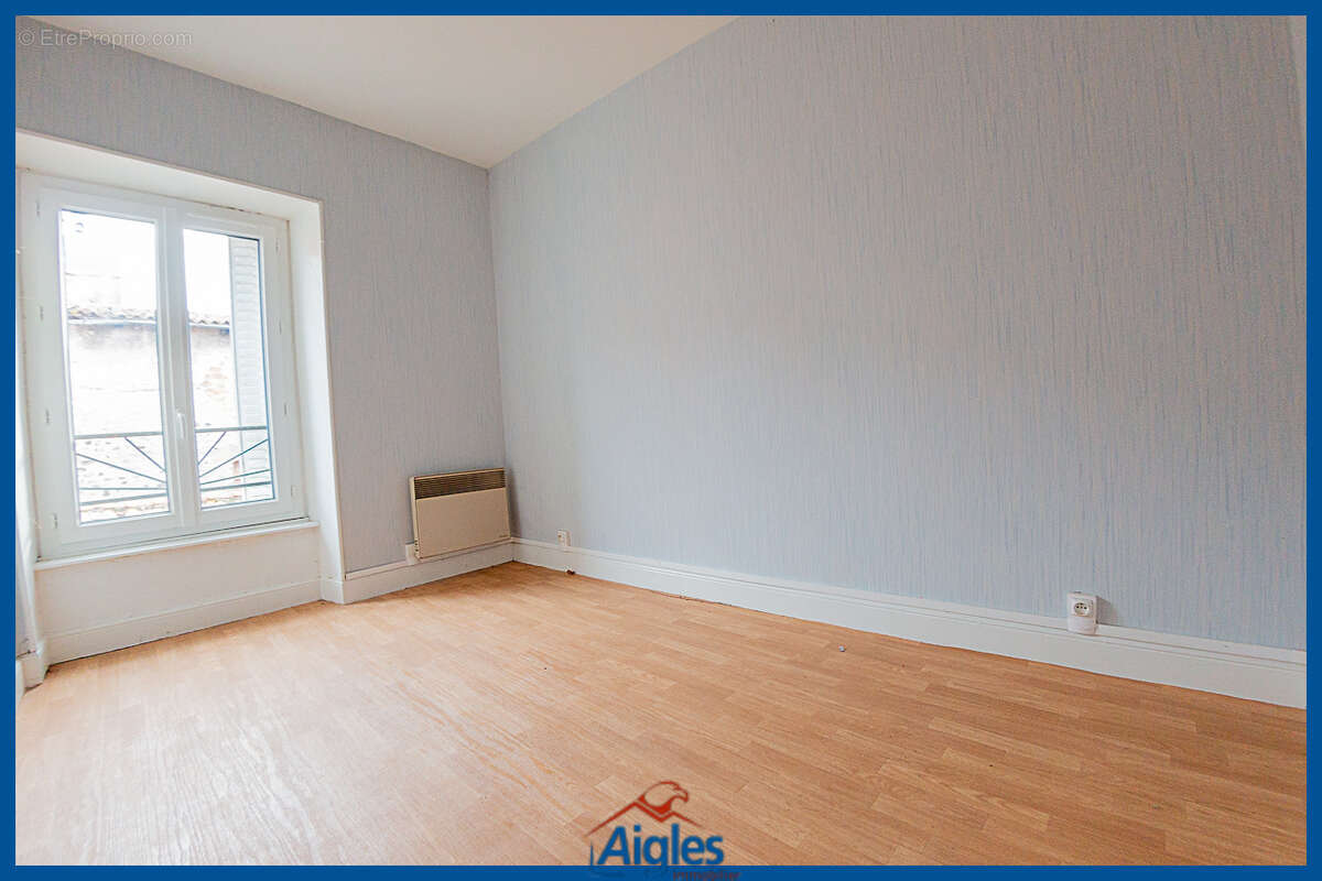 Appartement à SAINT-GERMAIN-LEMBRON