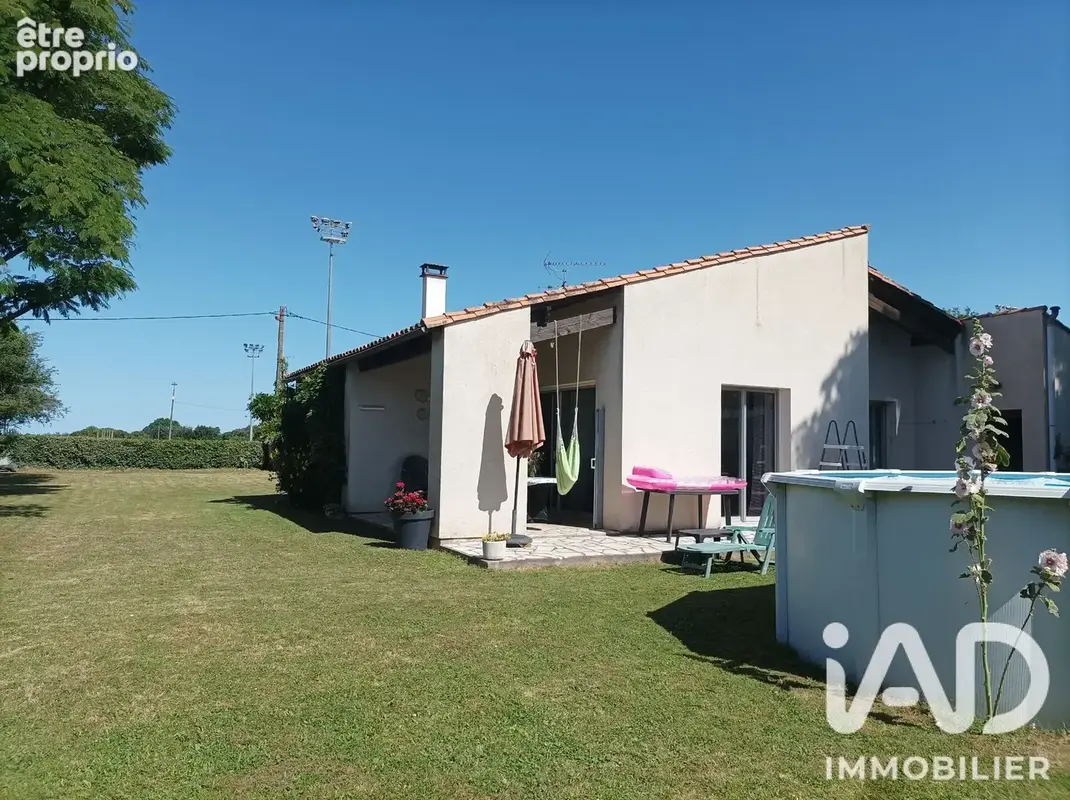 Photo 1 - Maison à CORME-ROYAL
