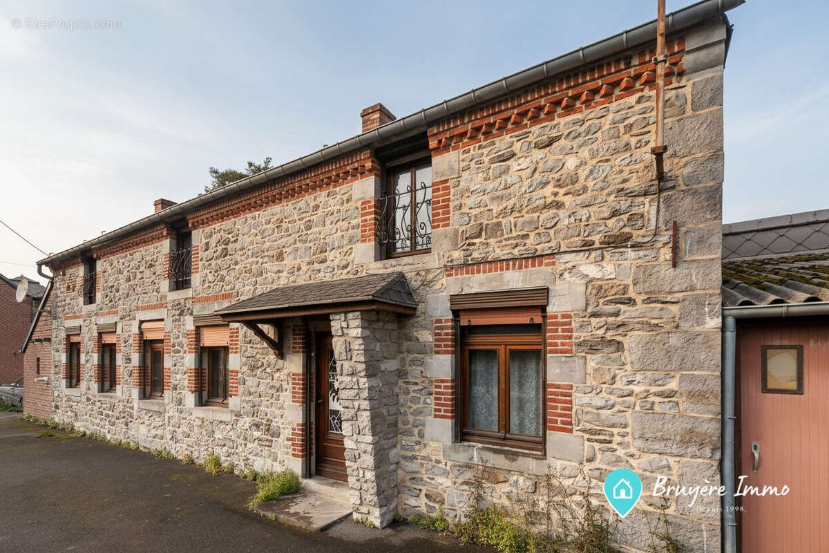 Maison à SARS-POTERIES