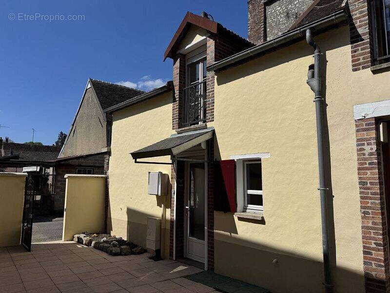 Maison à VILLENEUVE-L'ARCHEVEQUE