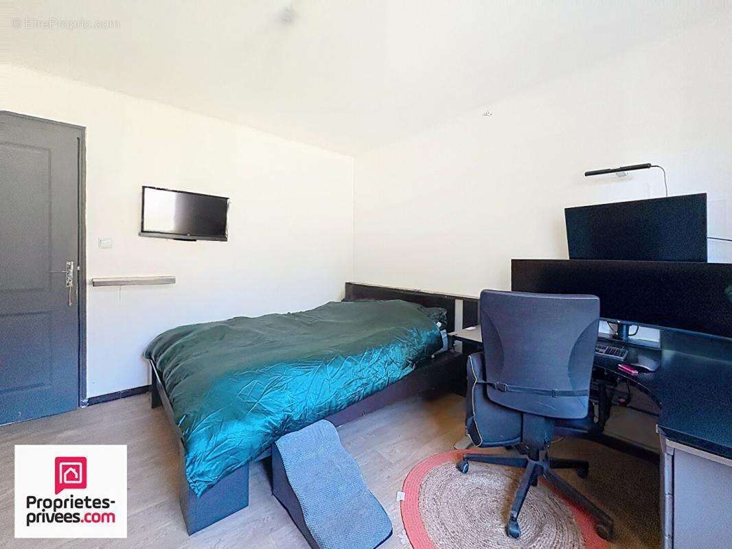 Villa avec grand garage sur 2360 m² de terrain divisible - photo 13