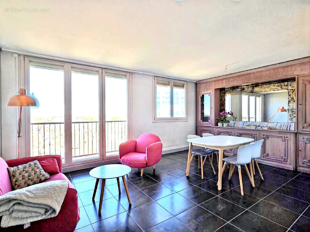 A vendre - appartement lumineux de 84.93m2 - proche gare de troyes - dernier etage - photo 3
