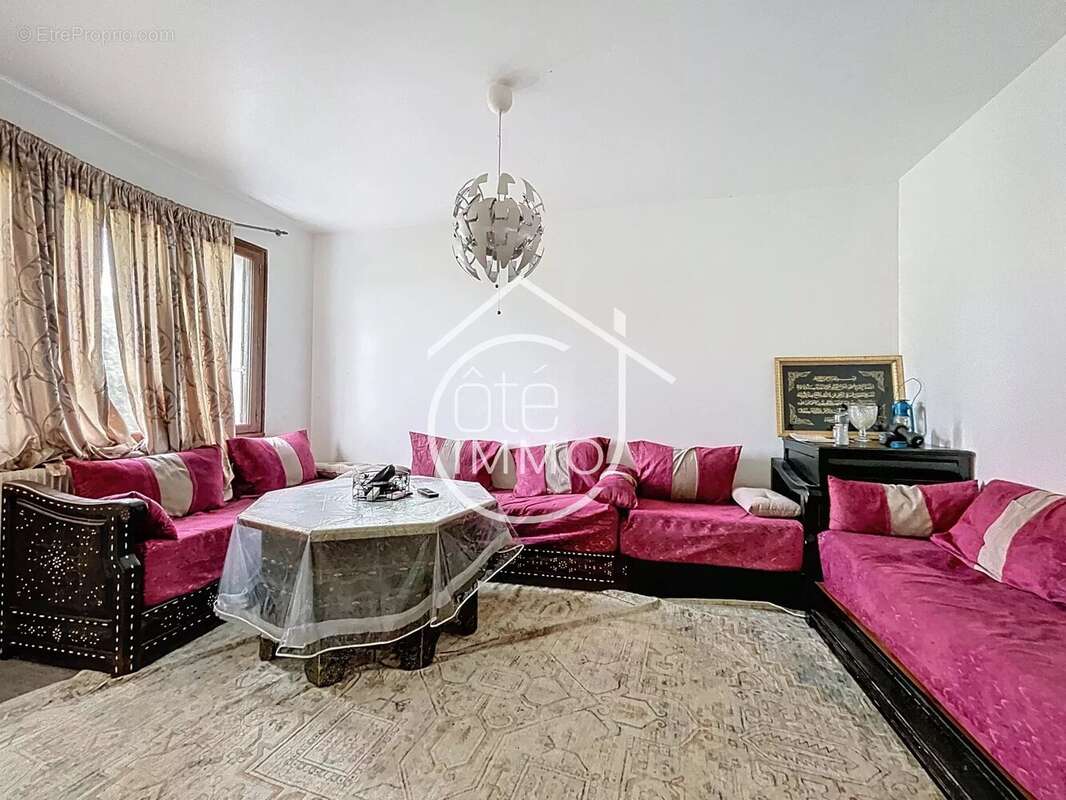 Maison à SAINT-MAGNE-DE-CASTILLON