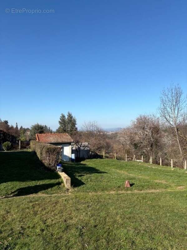 Terrain à SAINT-JUST-SAINT-RAMBERT