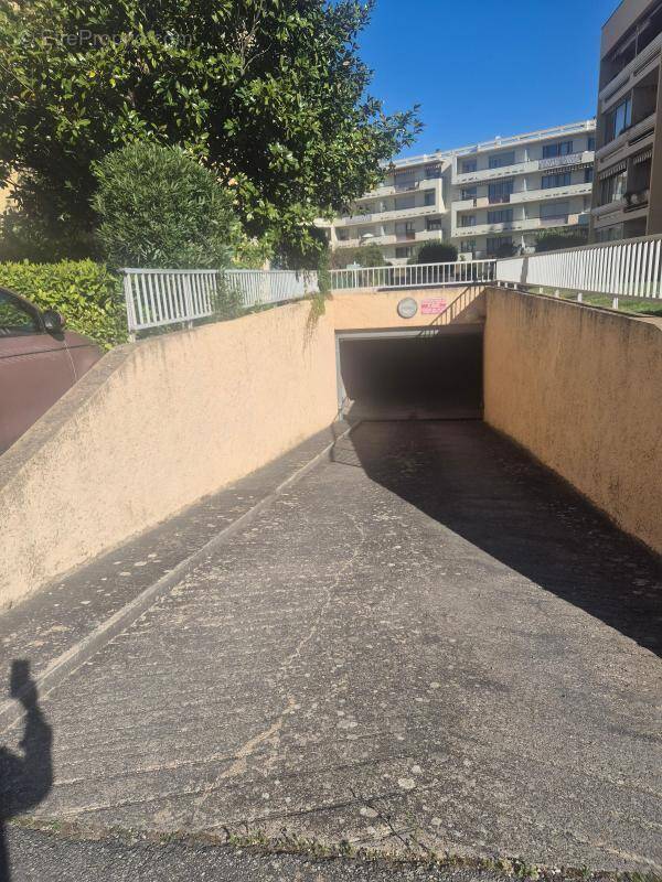 Parking à PONT-SAINT-ESPRIT