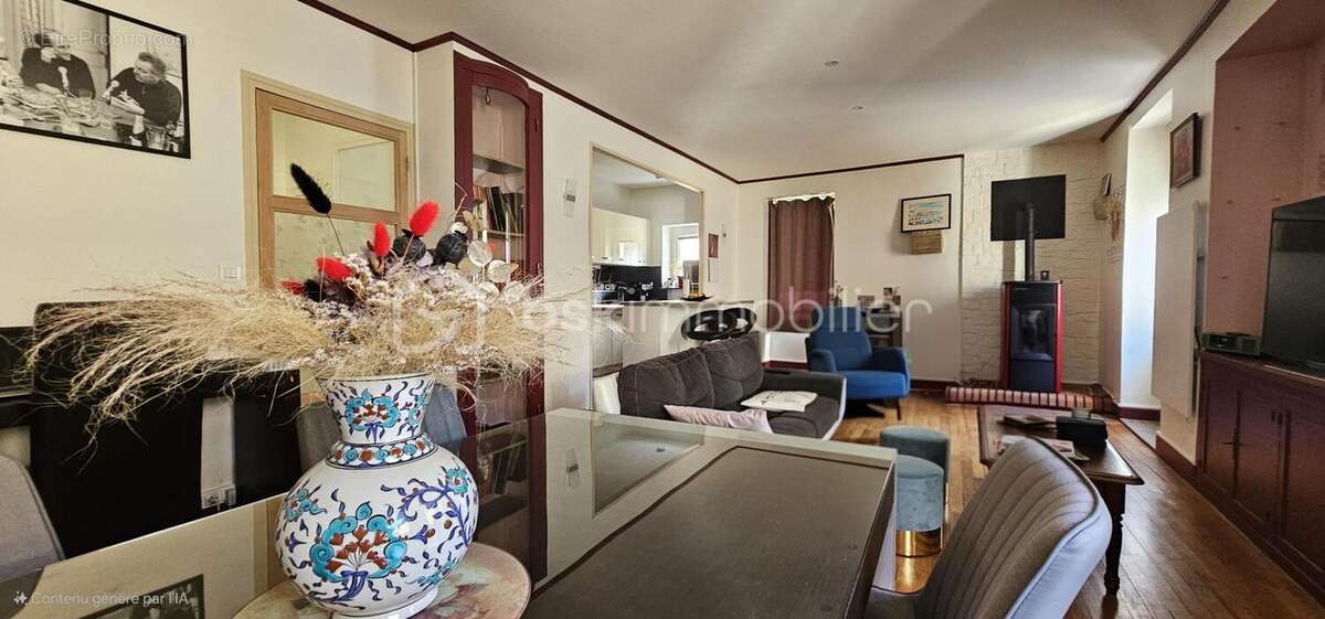 *** Maison de ville de 120 m² – 3 Chambres -  Centre historique de CUSSET avec garage*** - photo 2