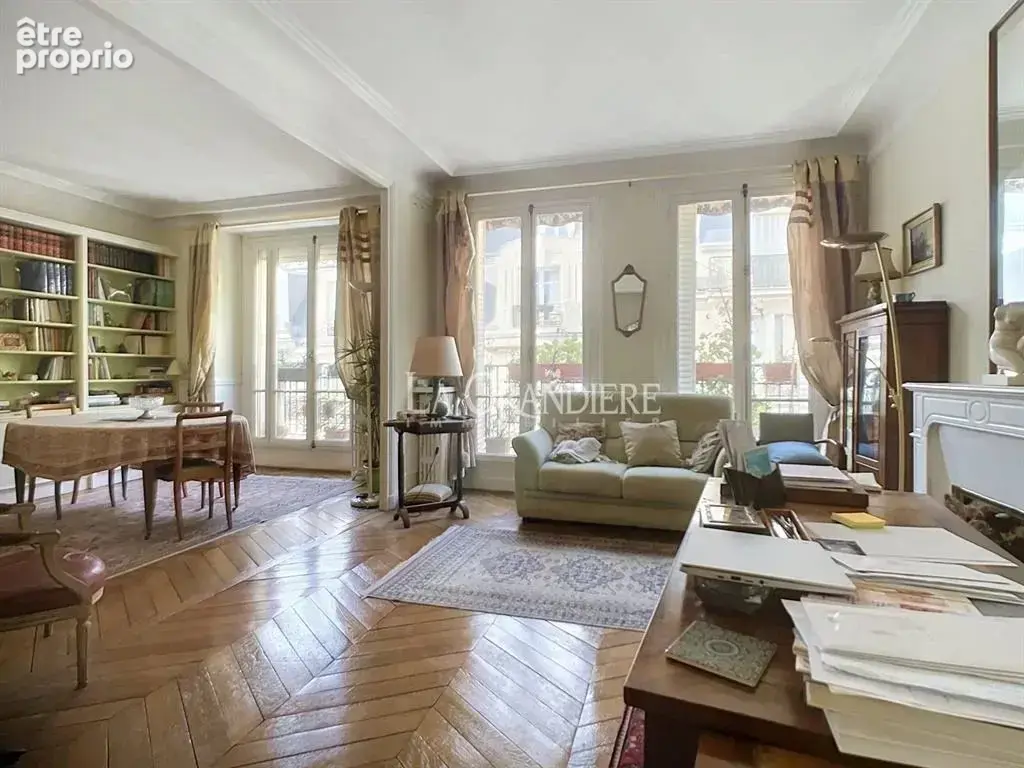 Appartement à PARIS-16E