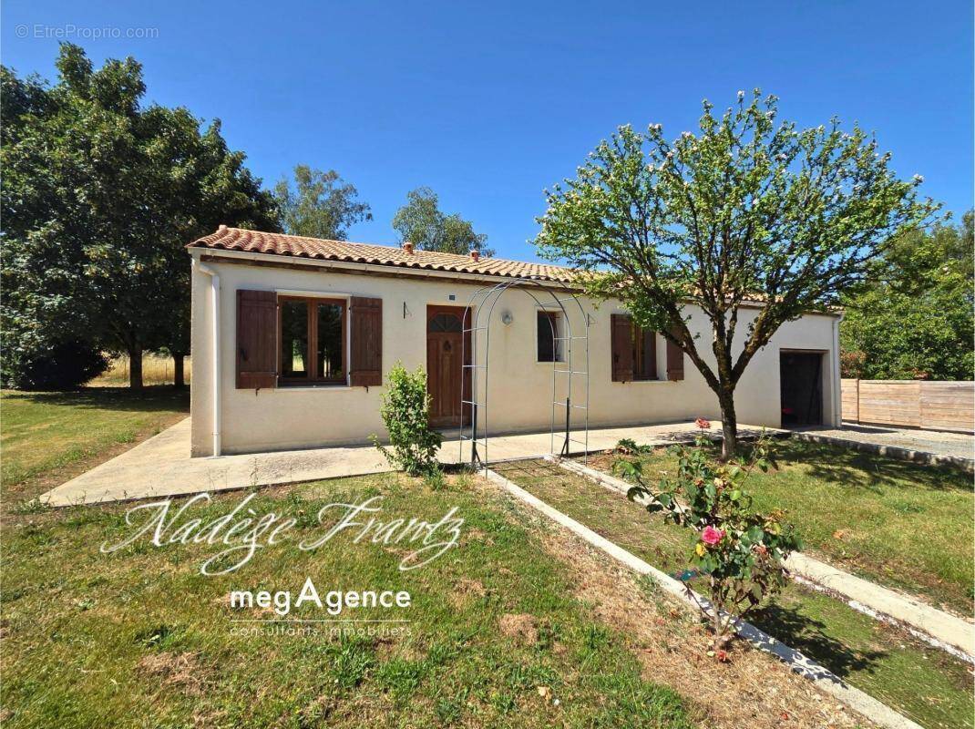 Maison à ASNIERES-LA-GIRAUD