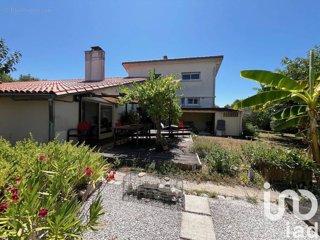 Photo 1 - Maison à BARBEZIEUX-SAINT-HILAIRE