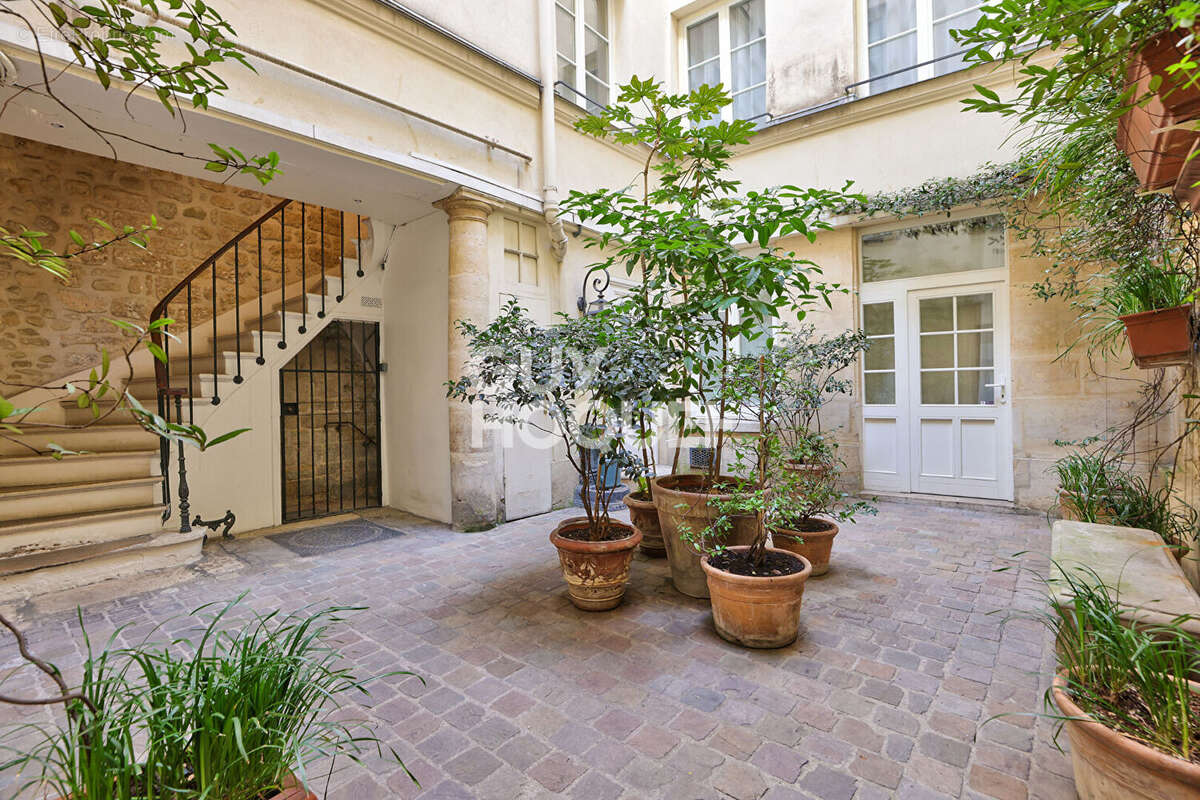 Appartement à PARIS-6E