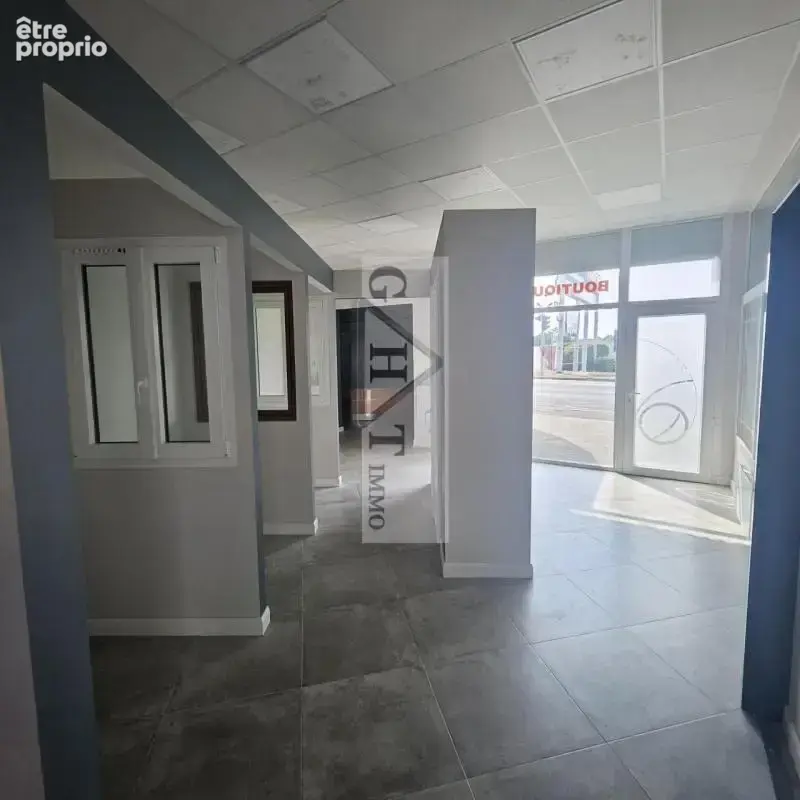 Local d'activité avec logements – Emplacement stratégique - photo 3