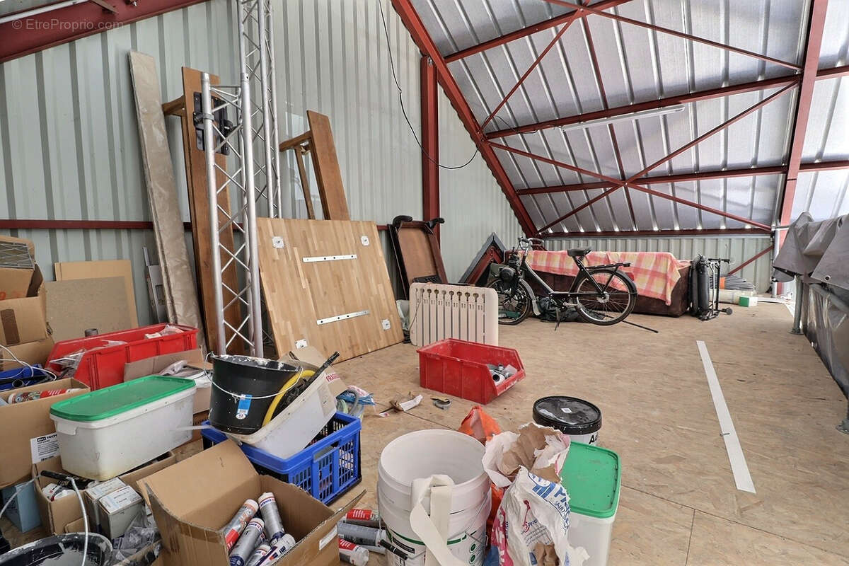 Commerce à MARCILLY-LES-BUXY