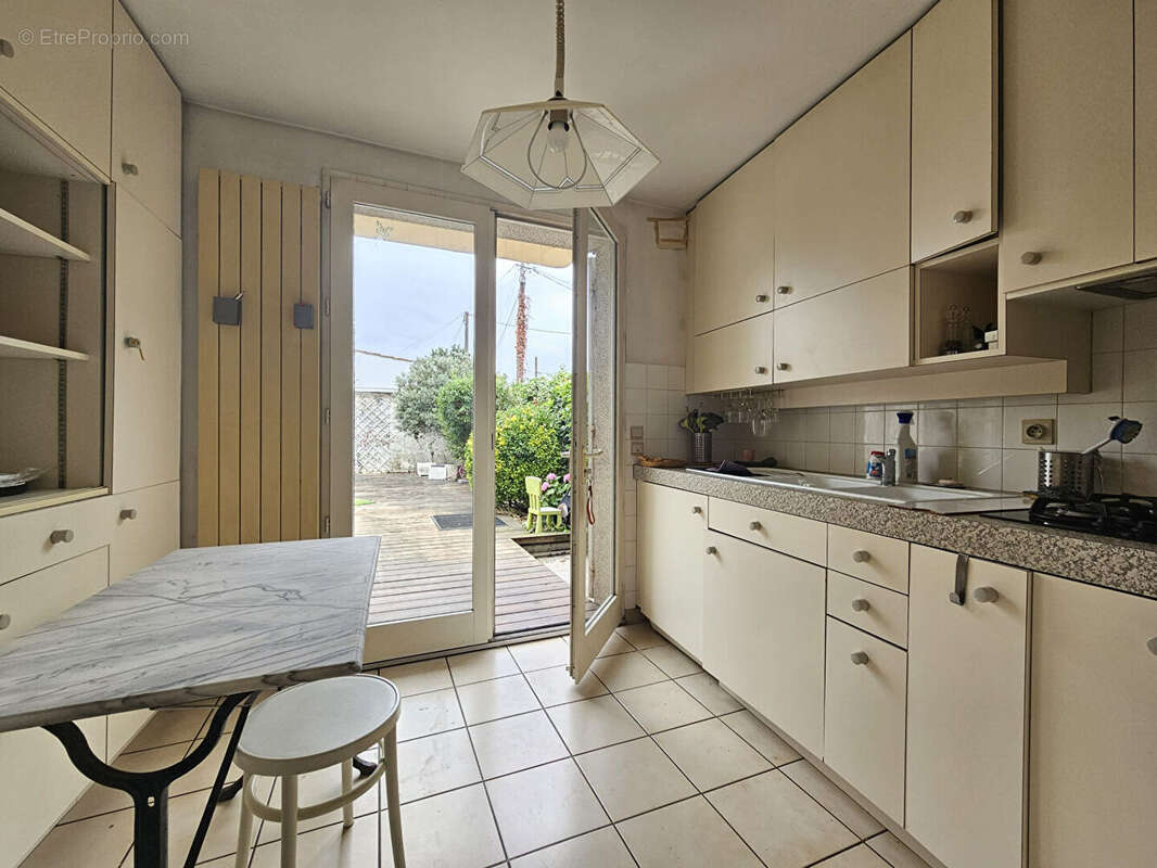 Maison familiale de 213 m² avec vaste terrasse / jardin, garage double - photo 5