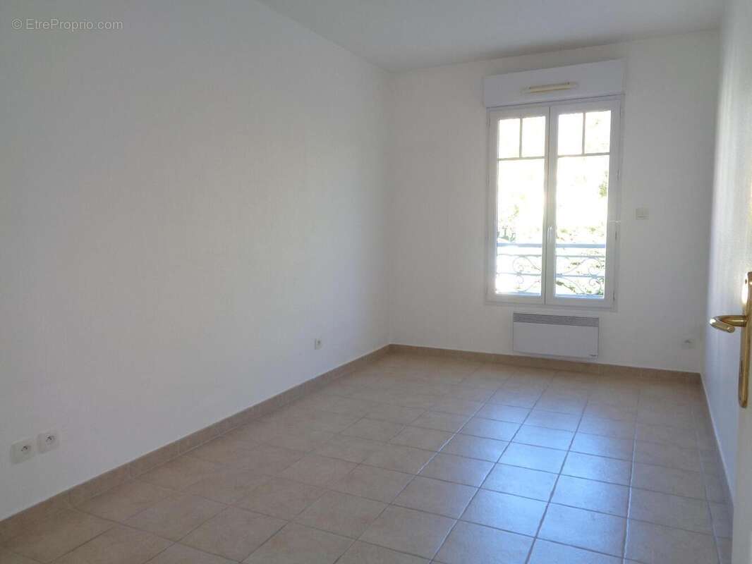   - Appartement à DRAGUIGNAN