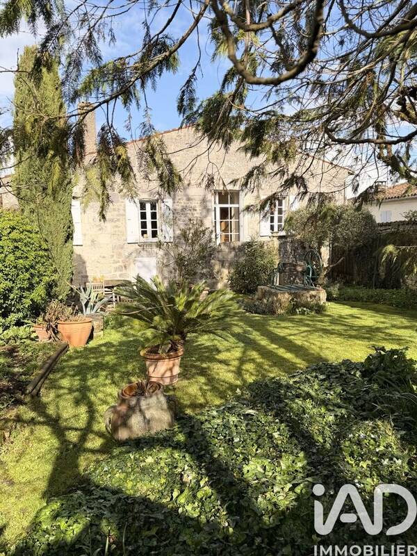 Photo 1 - Maison à SAINTES