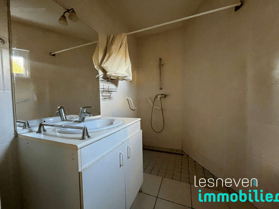 Appartement à PLOUNEVEZ-LOCHRIST