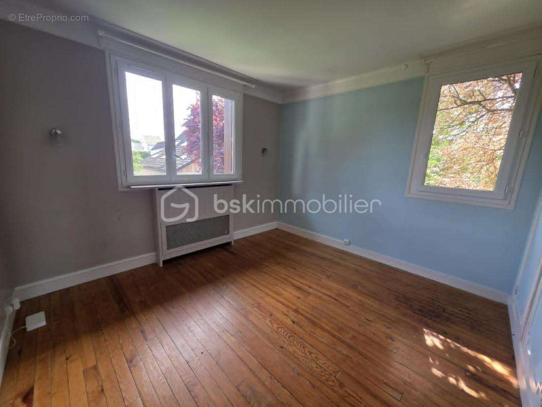 Maison individuelle - 4 chambres - grand terrain - photo 8