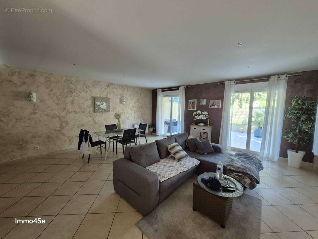 Maison à CHANTEMERLE-LES-BLES