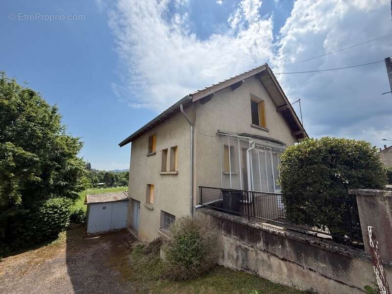 Maison à SAINT-JUST-EN-CHEVALET