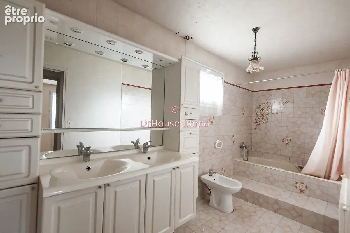 Maison 6 pièces 130 m² à vendre à Neuville-De-Poitou (86170) - photo 23