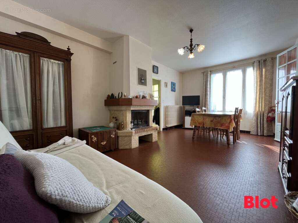 Maison à CINTRE