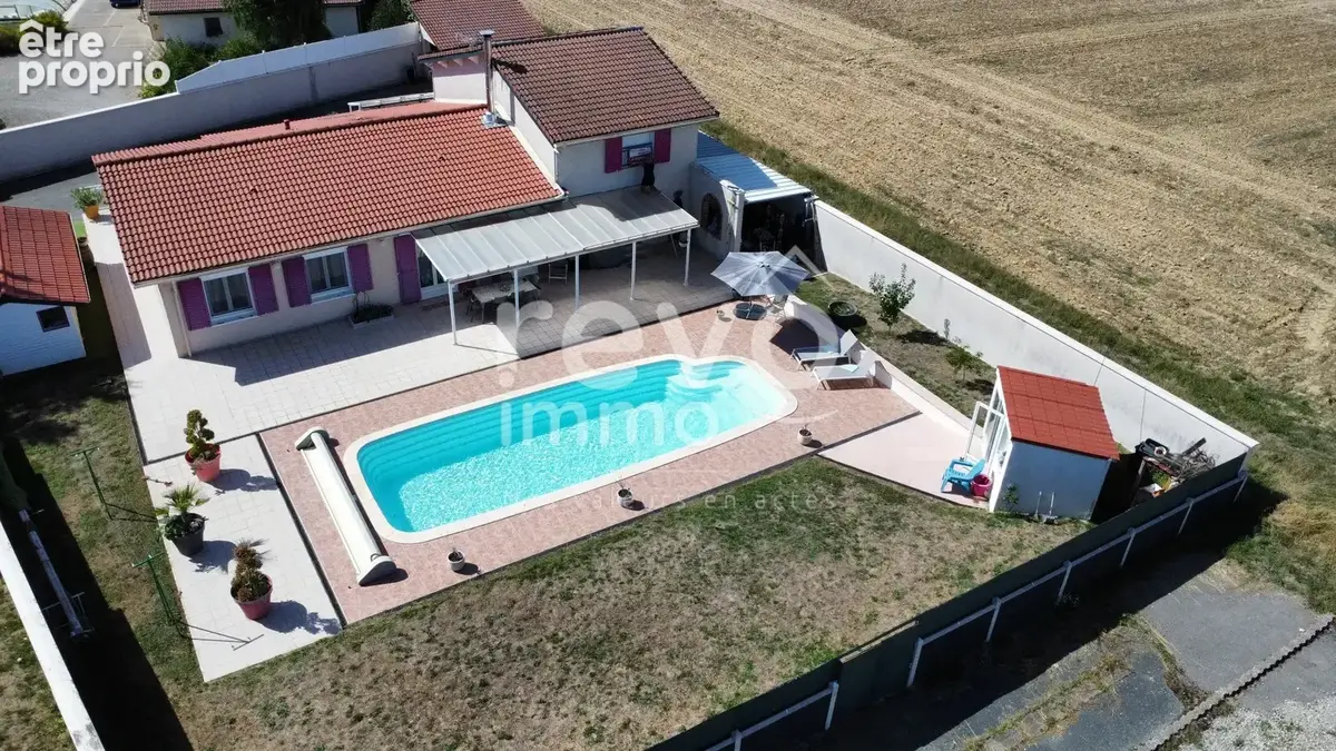 Le Plantay  Maison 133 m²  Piscine, 4 chambres, garage  Terrain 976 m² - photo 2