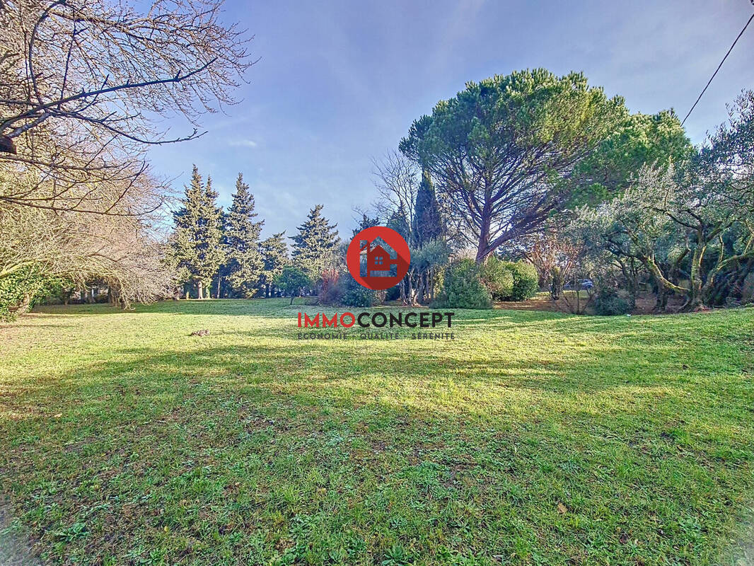 Terrain à ROQUEMAURE