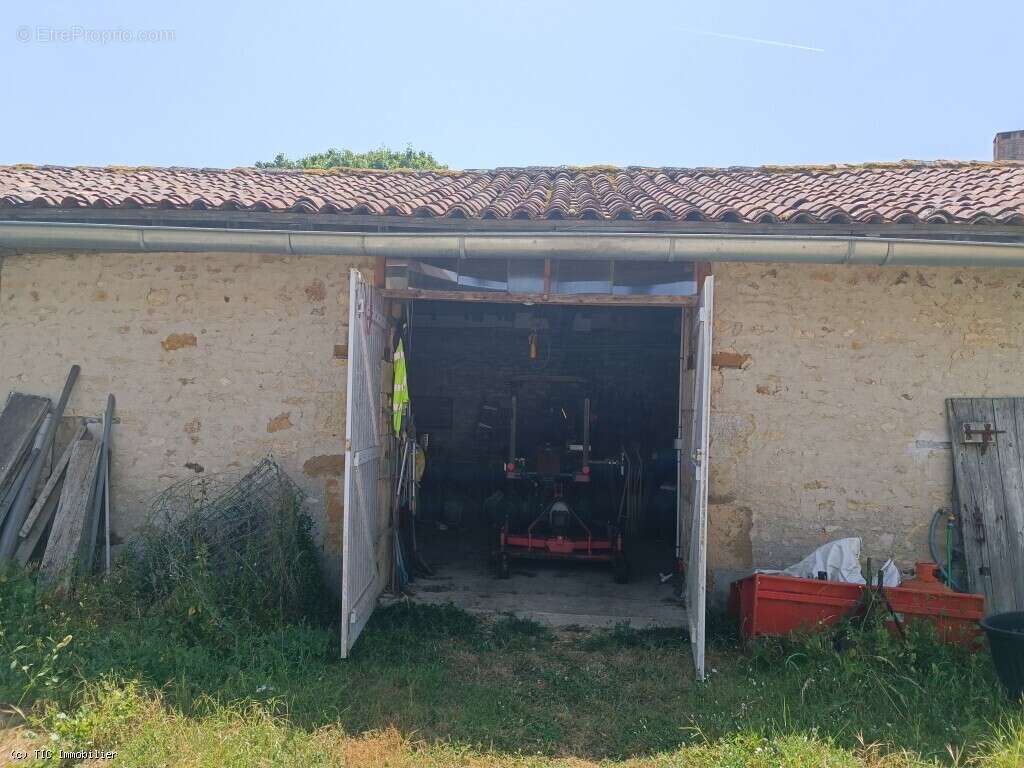 Superbe Longère avec Piscine, Belles Vues, Annexe et Dépendances - photo 32