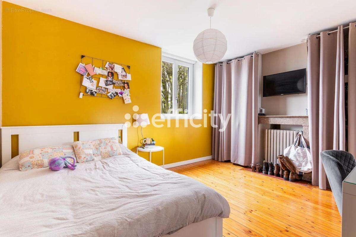 Maison à LA CHAPELLE-D'ARMENTIERES