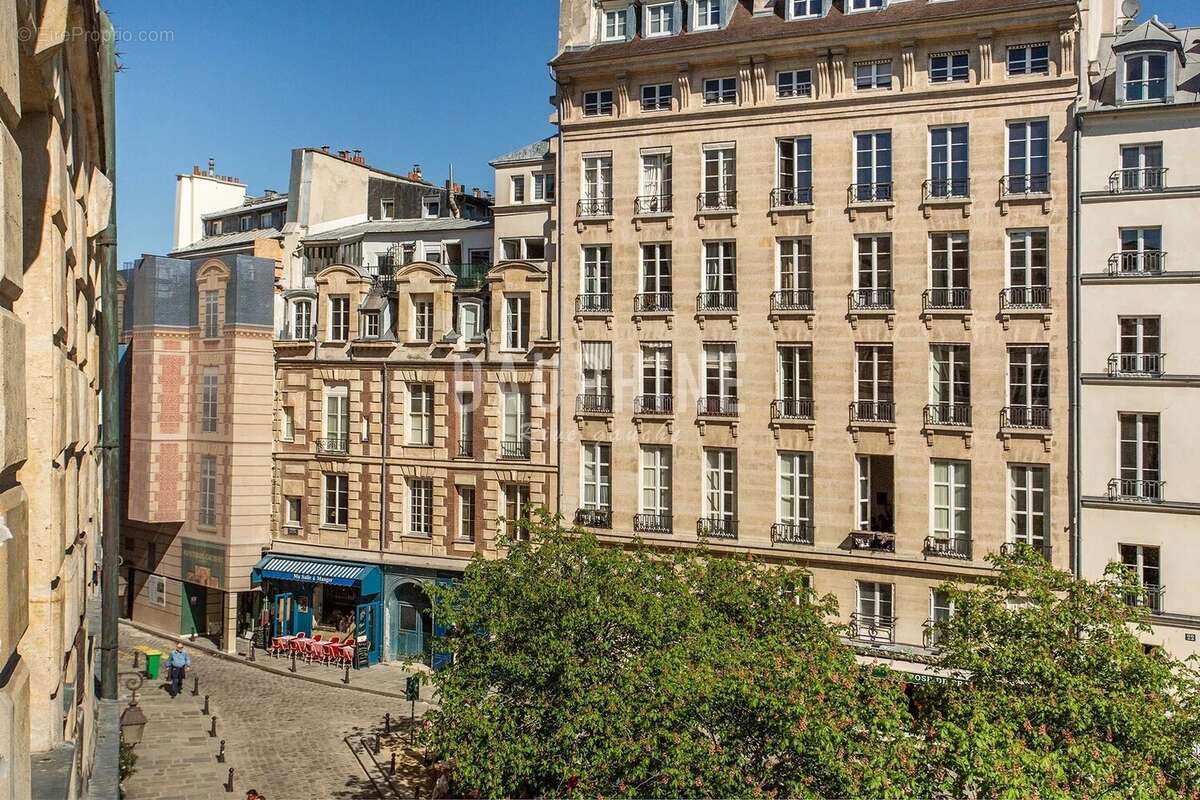 Appartement à PARIS-1E