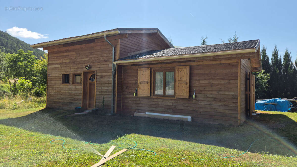 Maison à LA SALLE-EN-BEAUMONT