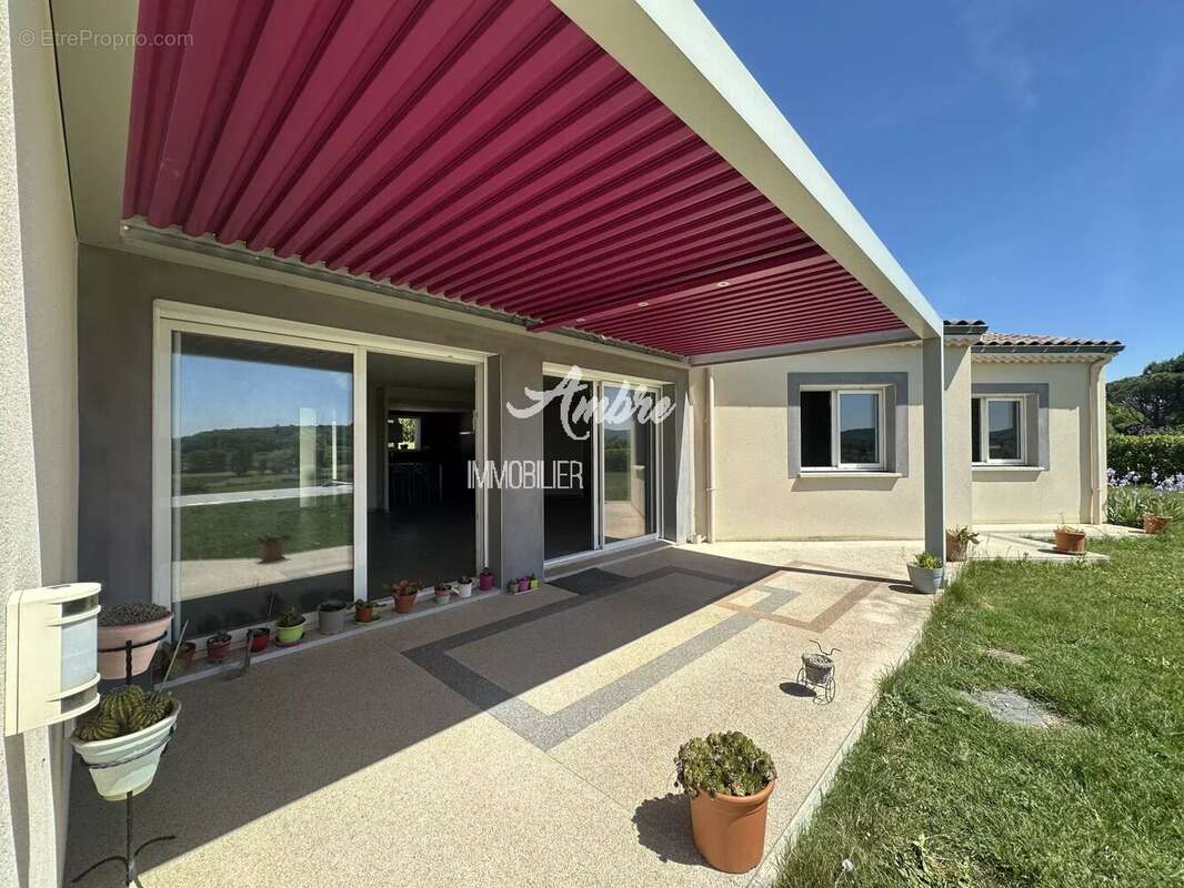 Maison à MONTELEGER