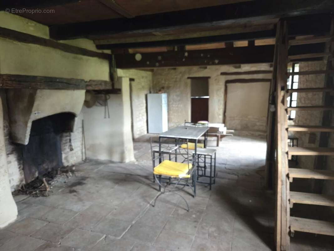 Maison à PUYLAROQUE