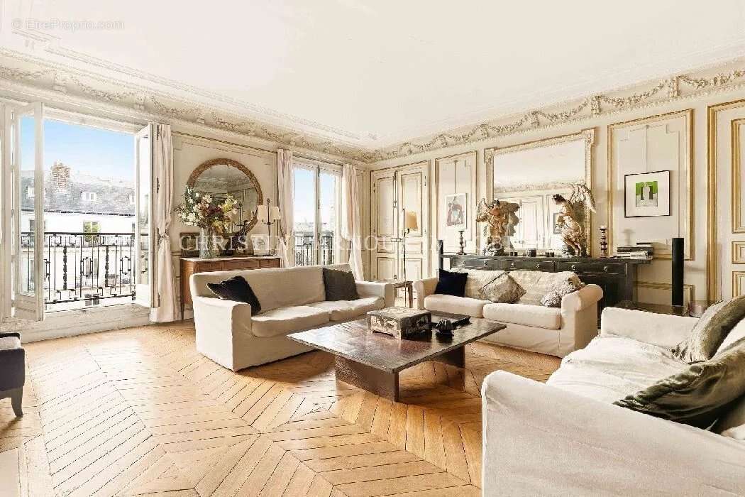 Appartement à PARIS-8E