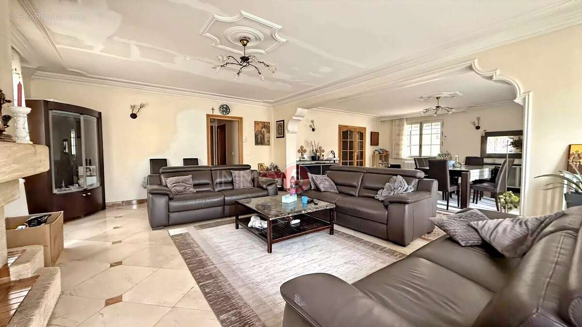 Maison à LES PAVILLONS-SOUS-BOIS