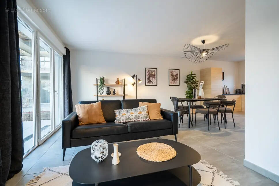 Appartement à LENTILLY