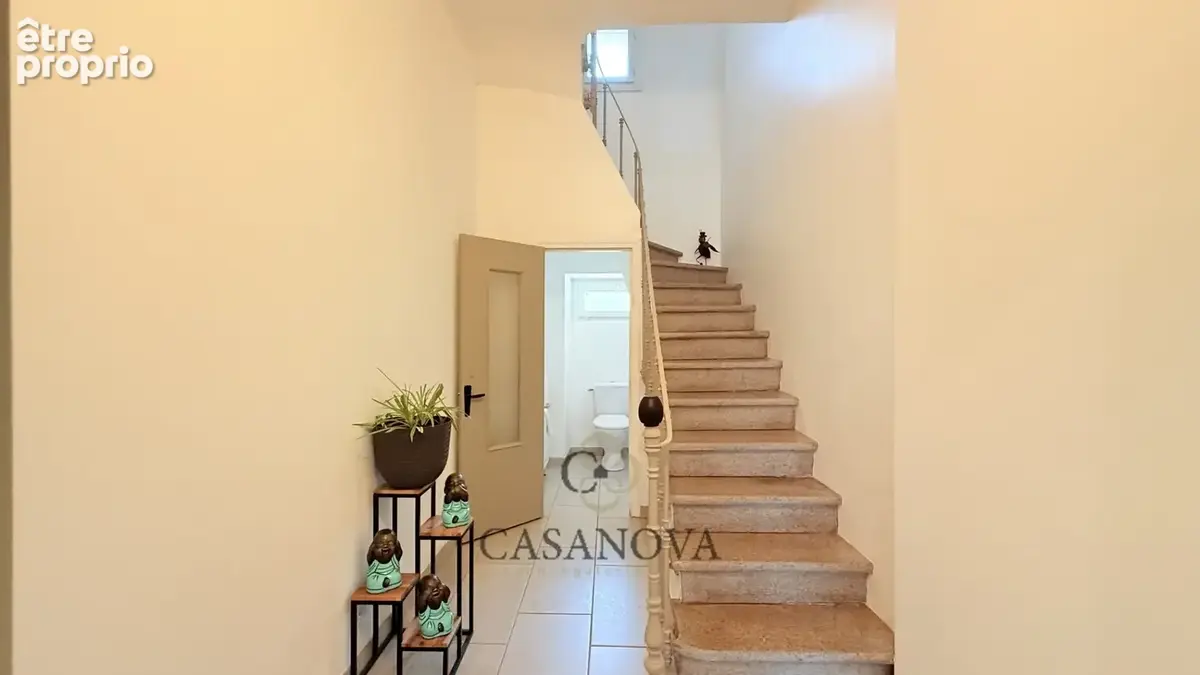 Maison de village rénovée de 137 m² avec appartement indépendant et deux garages à Montblanc - photo 6