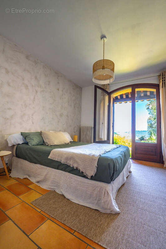 Maison avec pleine vue mer et iles de lerins - photo 10