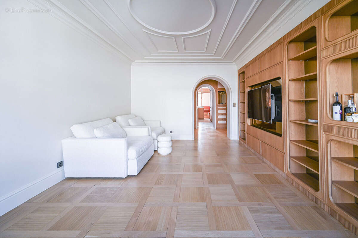 Appartement à PARIS-8E