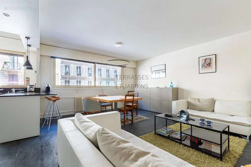 Appartement à PARIS-17E