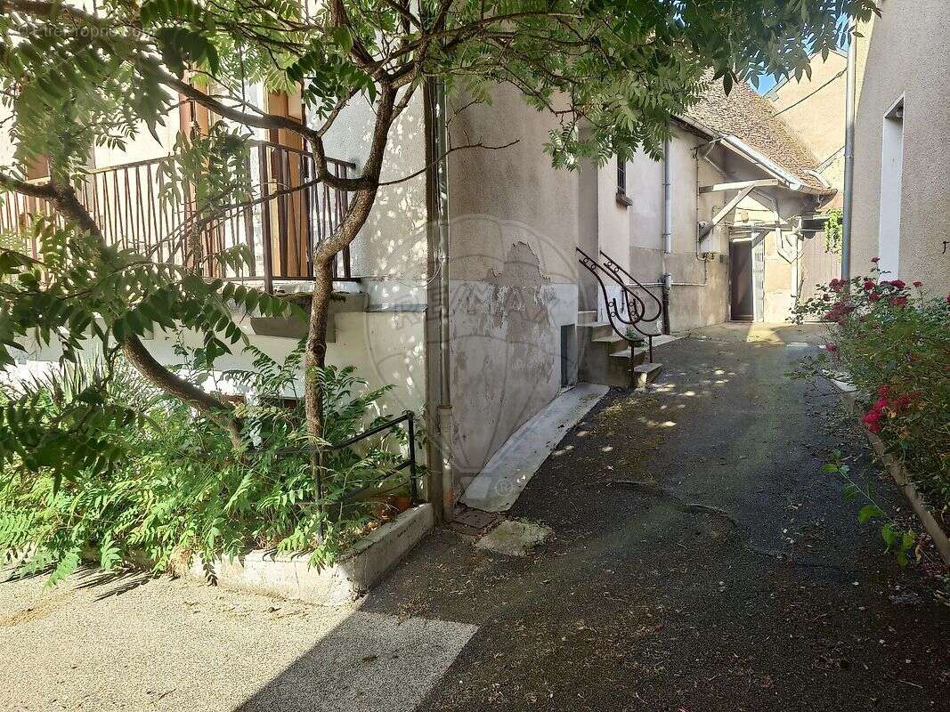 Maison à LUZY