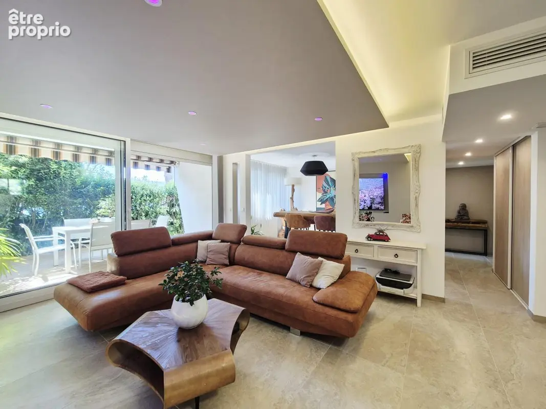 Grand T4 secteur ponant en rez-de-jardin. - photo 7