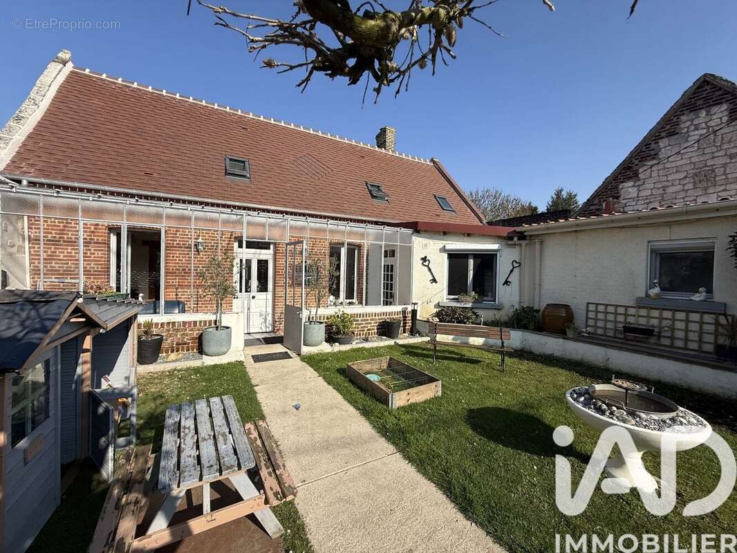 Photo 2 - Maison à LA NEUVILLE-ROY