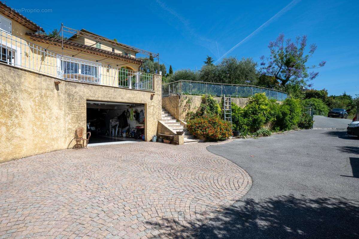 Villa de 210 m² à Fort Potentiel – Nice Ouest (Saint-Antoine de Ginestière) - photo 16