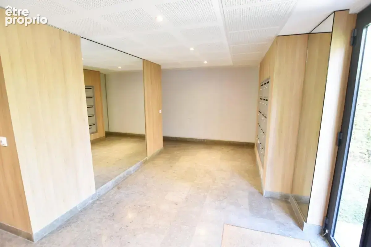 Appartement T2 À Vendre avec garage fermé / résidence sécurisée / parc arboré avec piscine - photo 18