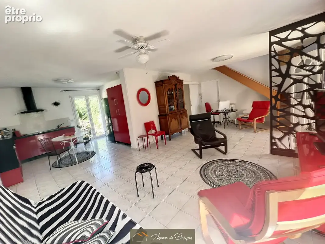 Villa 3 faces de type 4 -piscine - garage - jardin - photo 4