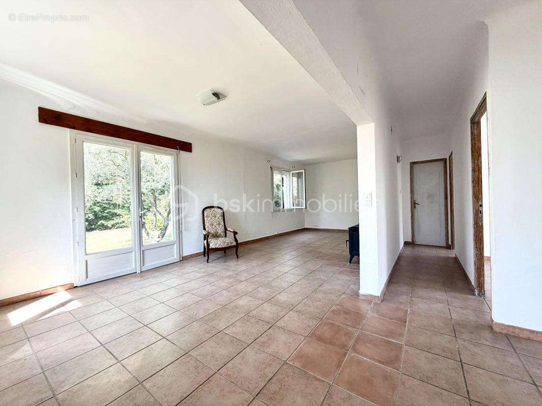 Rare à la vente : propriété avec dépendance indépendante à Saint-Saturnin-les-Apt - photo 9