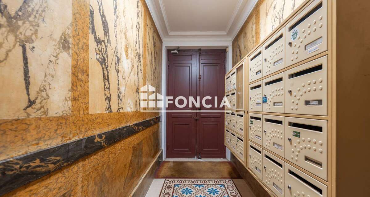 Appartement à PARIS-17E