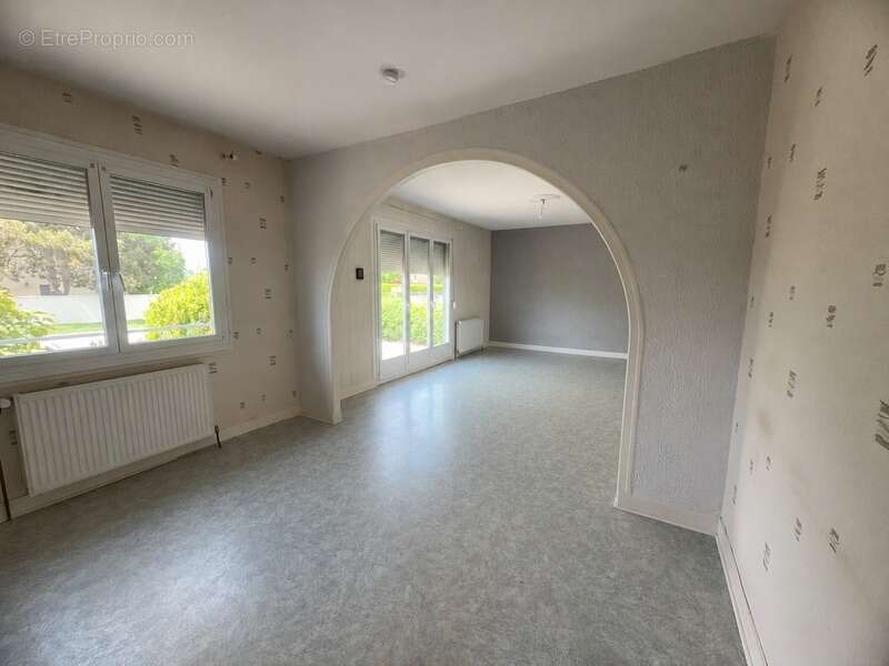À vendre maison plain-pied 4 chambres à GEVRY (39) – Proche Dole – Grand terrain – Beau potentiel - photo 8